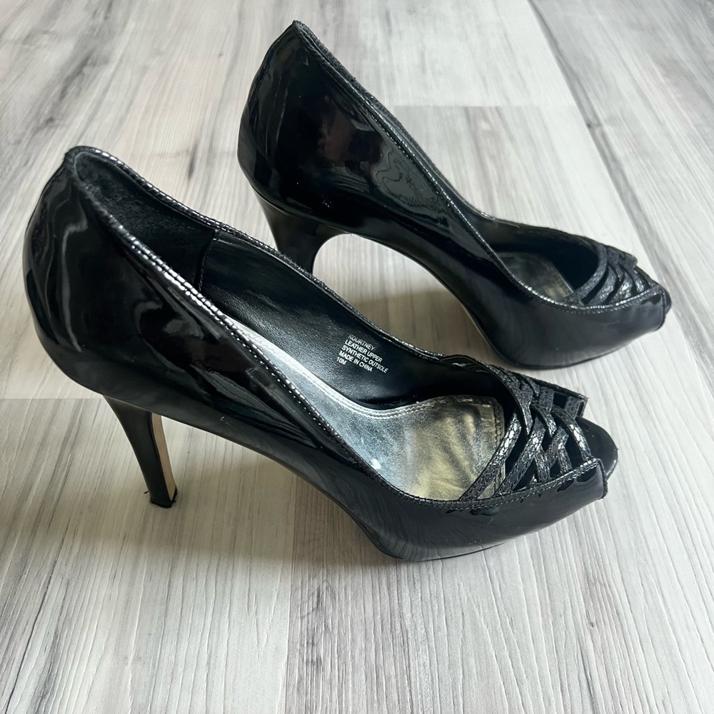 White House black market leather Kourtney‎ pumps 10